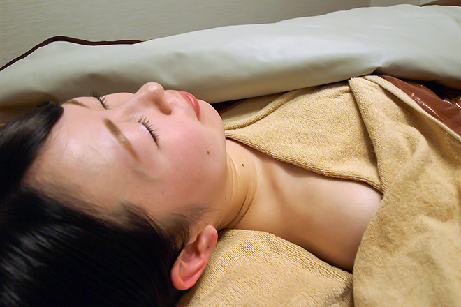 エステデグランデ体験でヒートマットでさらに全身温め